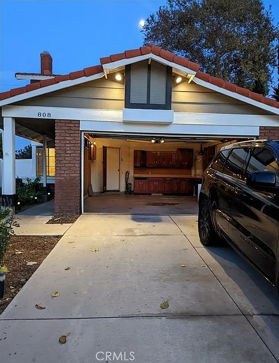 3 bed, 2.5 bath, 1364 sqft, $2,700 — Photo 2