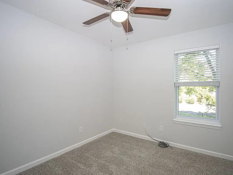 4712 Salem Dr — Photo 13