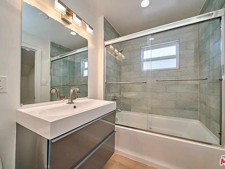347 S Highland Ave — Photo 27