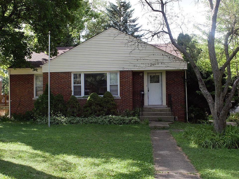 1st image of 1215 E Willow Ave