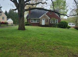 1915 Shady Dr, Farrell, PA 16121