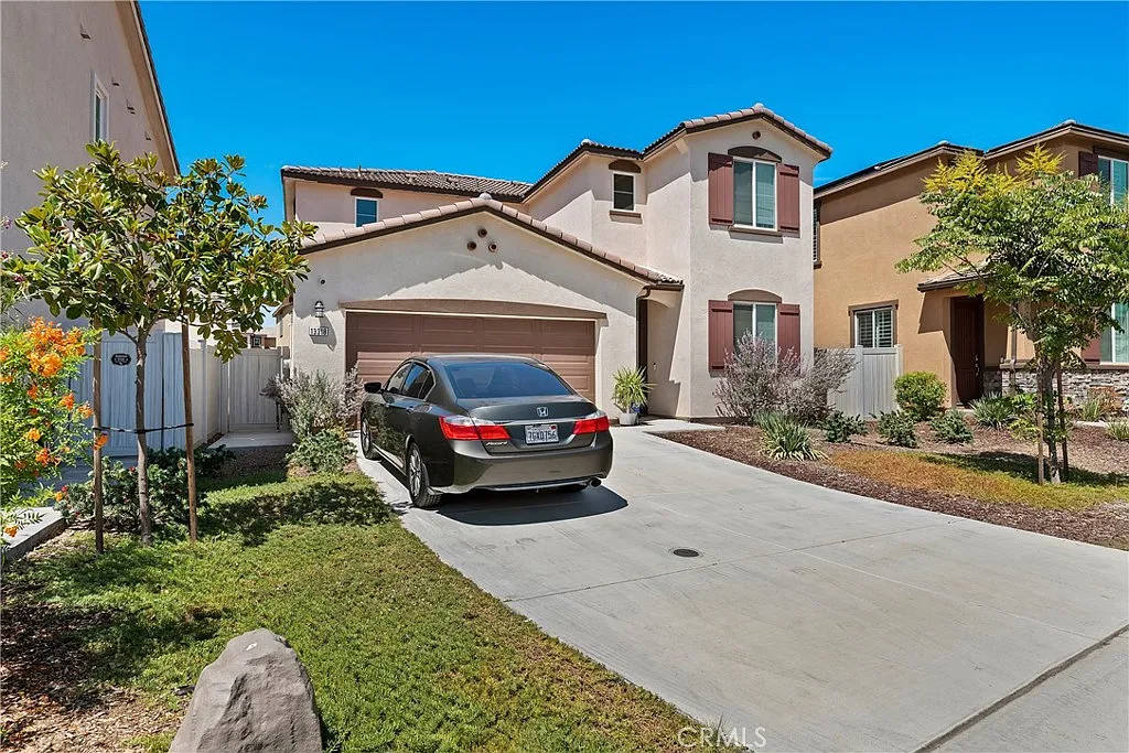 4 bed, 2058 sqft, $3,700 — Photo 4