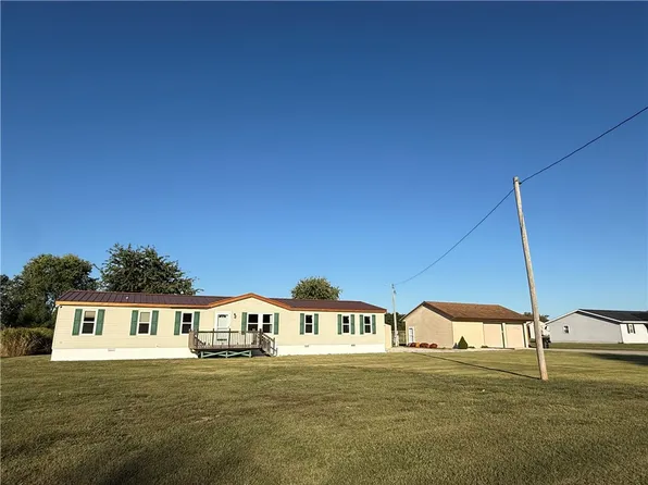 9313 N 1000th Rd, Effingham, IL 62401