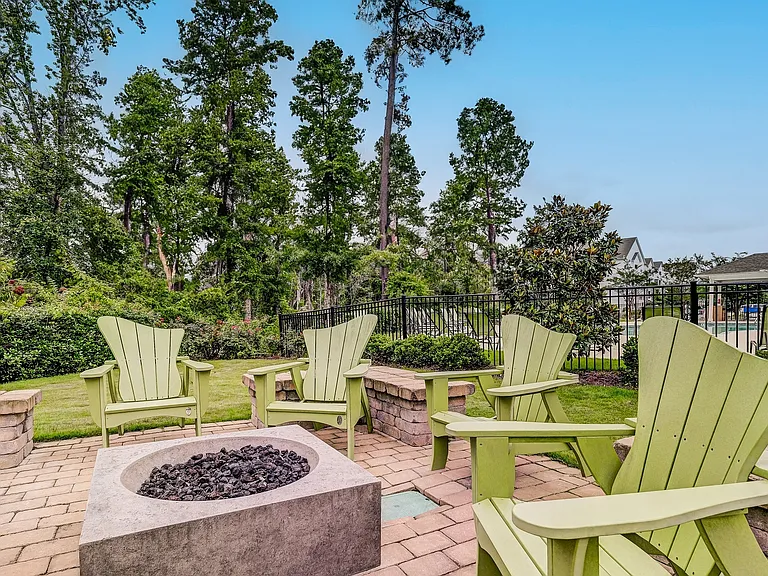 Creekside at Greenlawn Apartment Homes — Photo 18