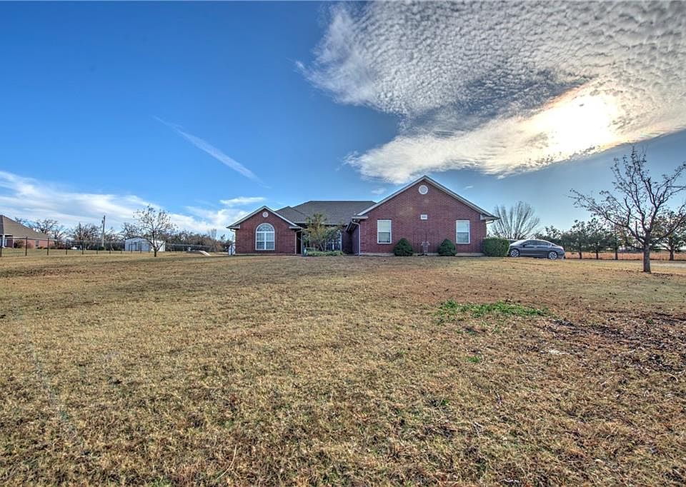 1st image of 18600 Hickory Hollow Dr