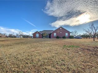 18600 Hickory Hollow Dr, Harrah, OK 73045