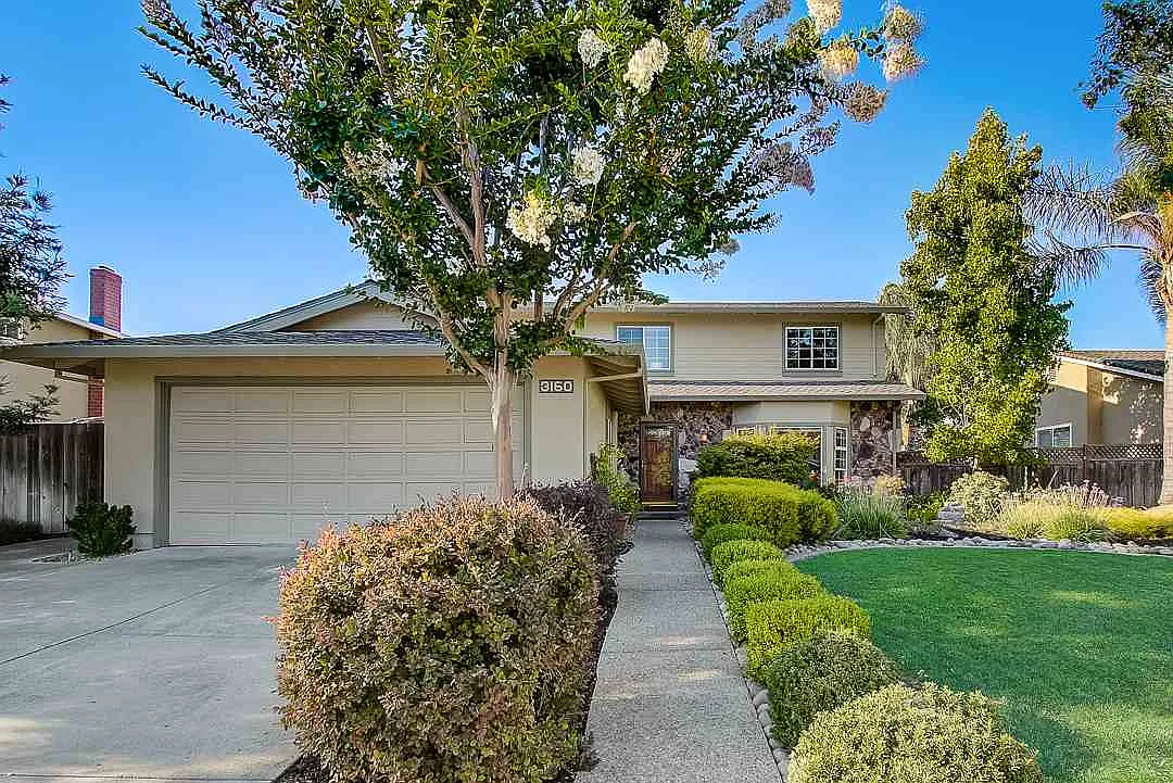 3160 Riviera Way photo 1