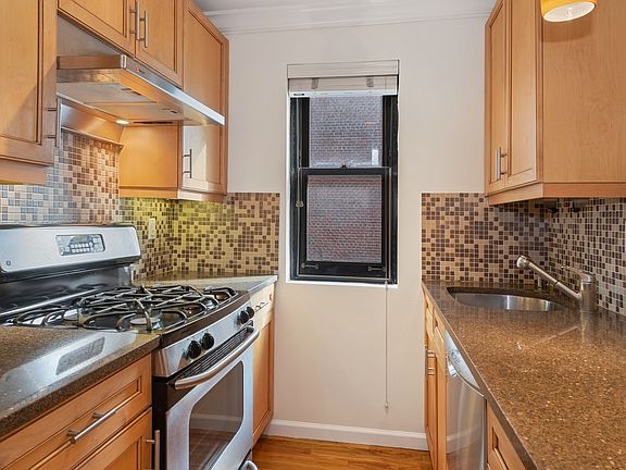 4th image of 430 E 77th St APT 5F