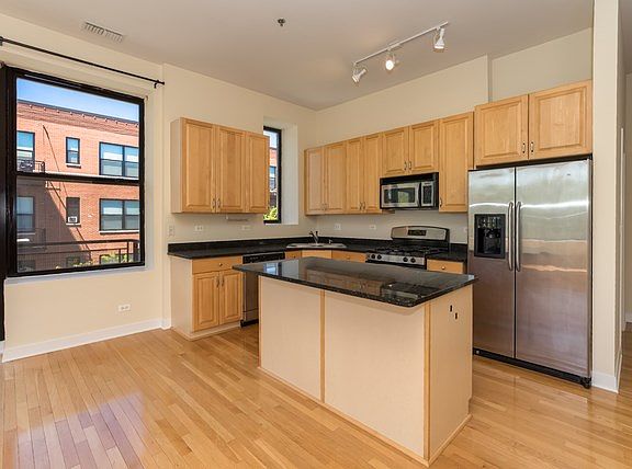 3rd image of 1 S Leavitt St Unit 310