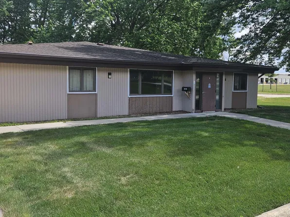 835 S 7th St, Forest City, IA 50436