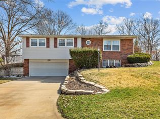 4915 Chateau Dr, Godfrey, IL