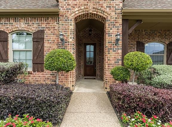 2nd image of 3315 Vista Lake Cir