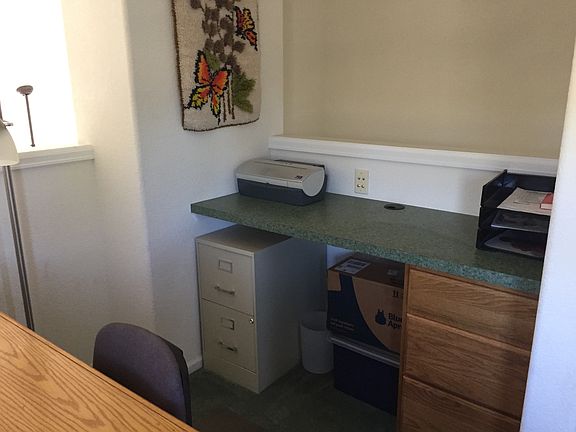 Loft w/built-in desk