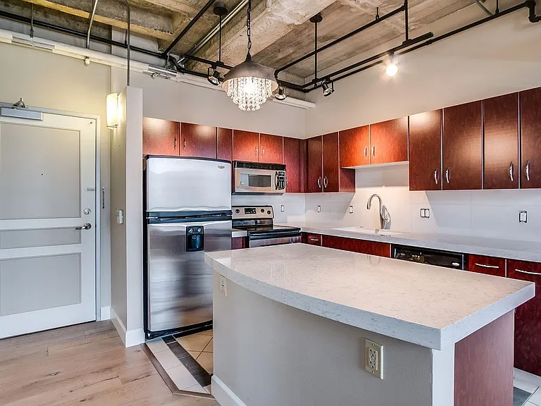 114 W Adams St #610 — Photo 3