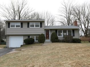 39 Spencer Dr, Windsor, CT 06095
