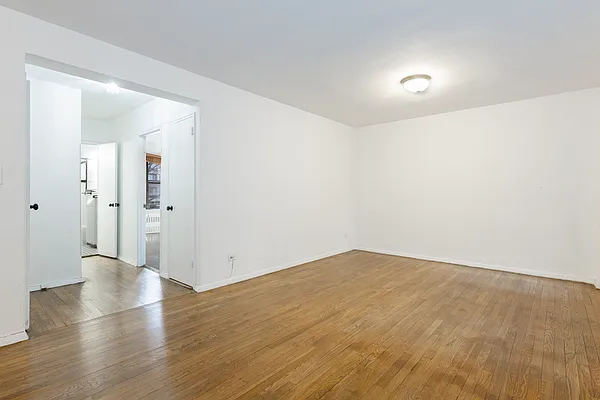 Sold by Manhattan Flats | media 7