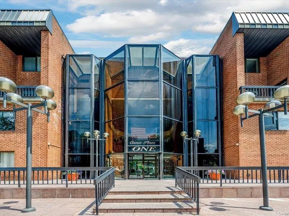 1 Ipswich Avenue #314, Great Neck, NY 11021