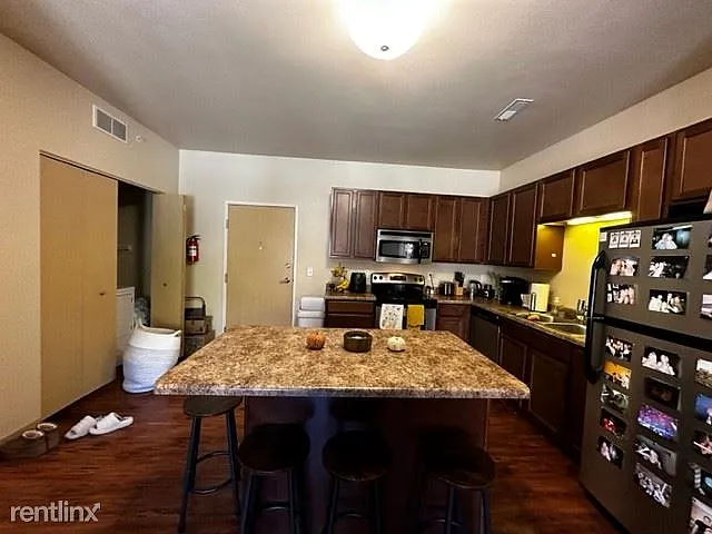 3 bed, 2.0 bath, $2,250 — Photo 4