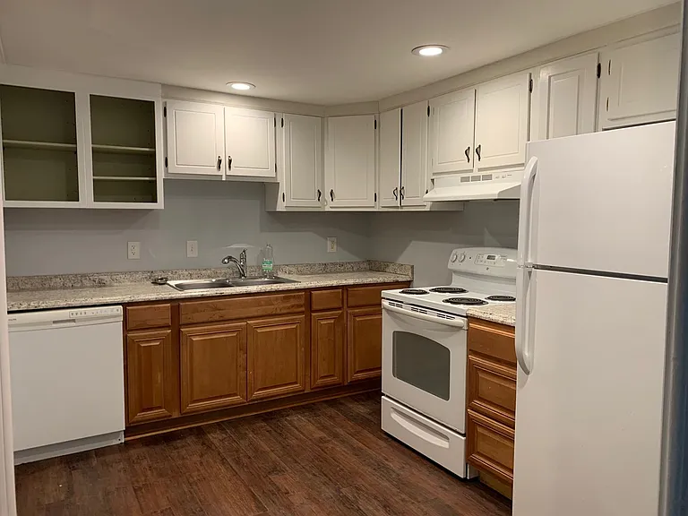 908 Buchanan Dr #B — Photo 2