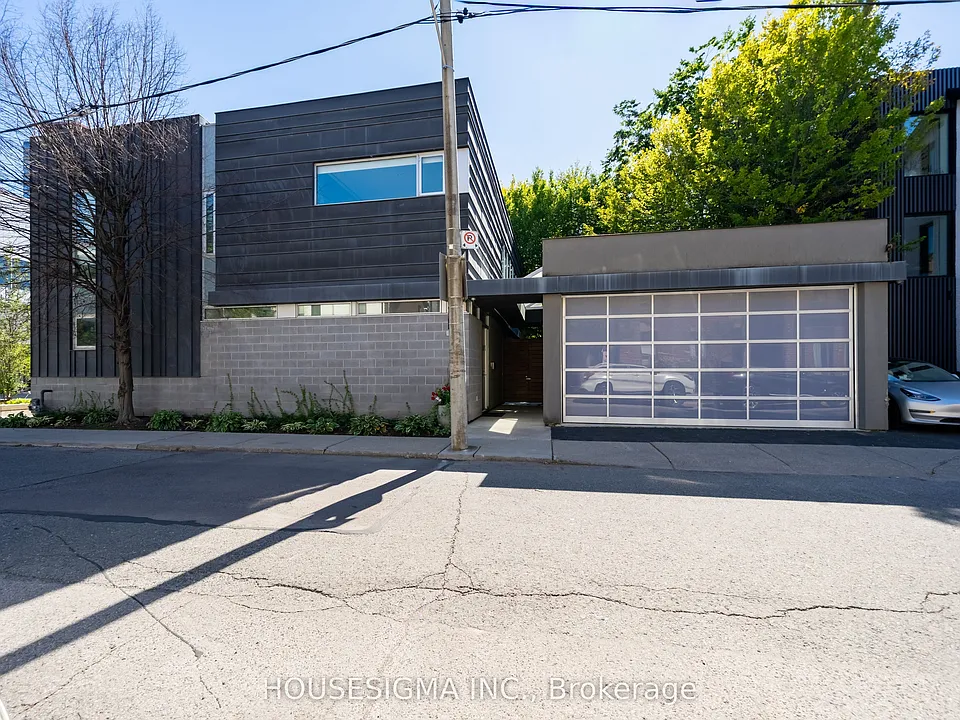 11 Bishop St