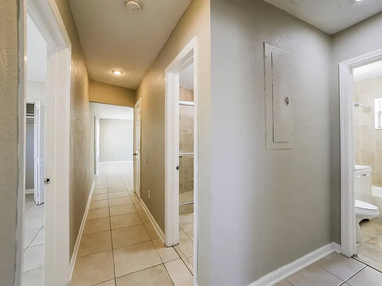 1522 NW 10th Ave — Photo 15