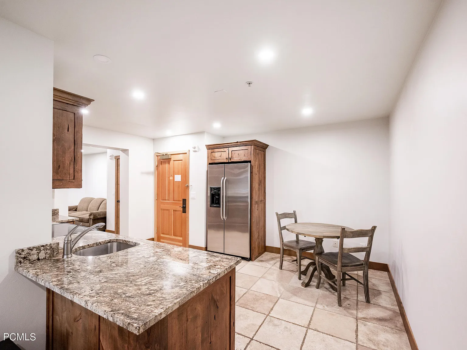 2 bed, 913 sqft, $3,100 — Photo 4
