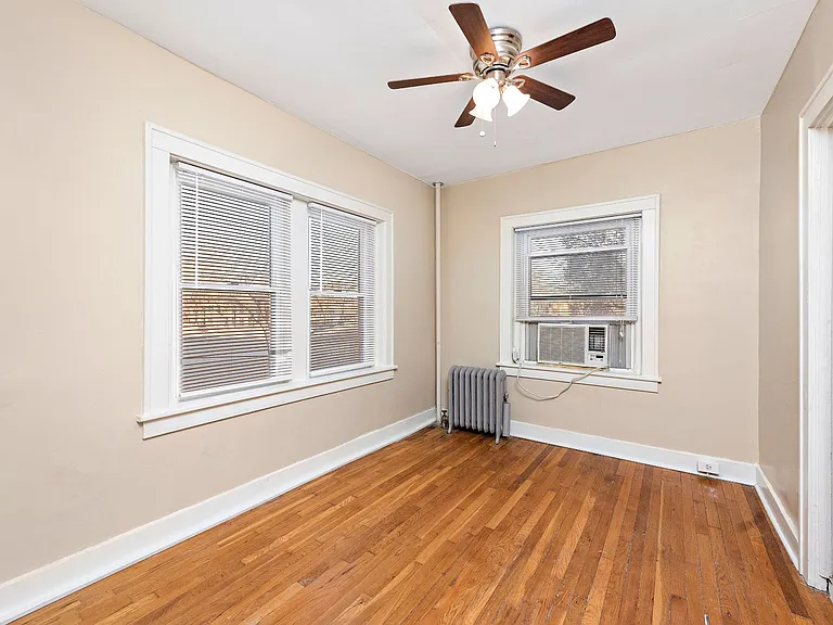 2732 Charlotte St — Photo 22