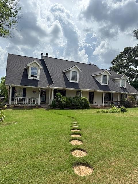 1st image of 905 Park Pl NE