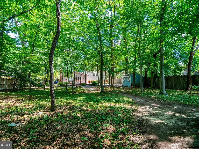 8236 Governors Ct — Photo 35
