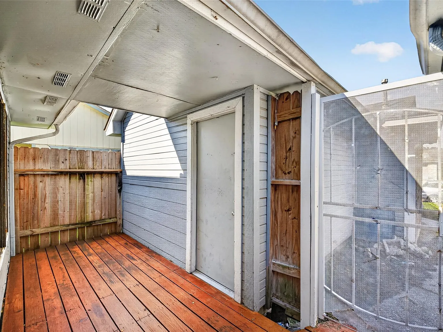 3 bed, 1.5 bath, 1056 sqft, $1,495 — Photo 3