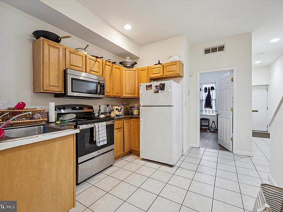 5th image of 1521 Fontain St