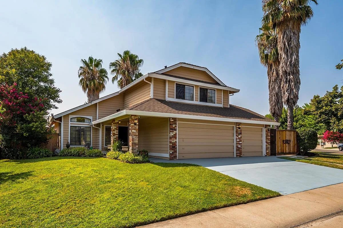 3927 Rollins Way photo 1