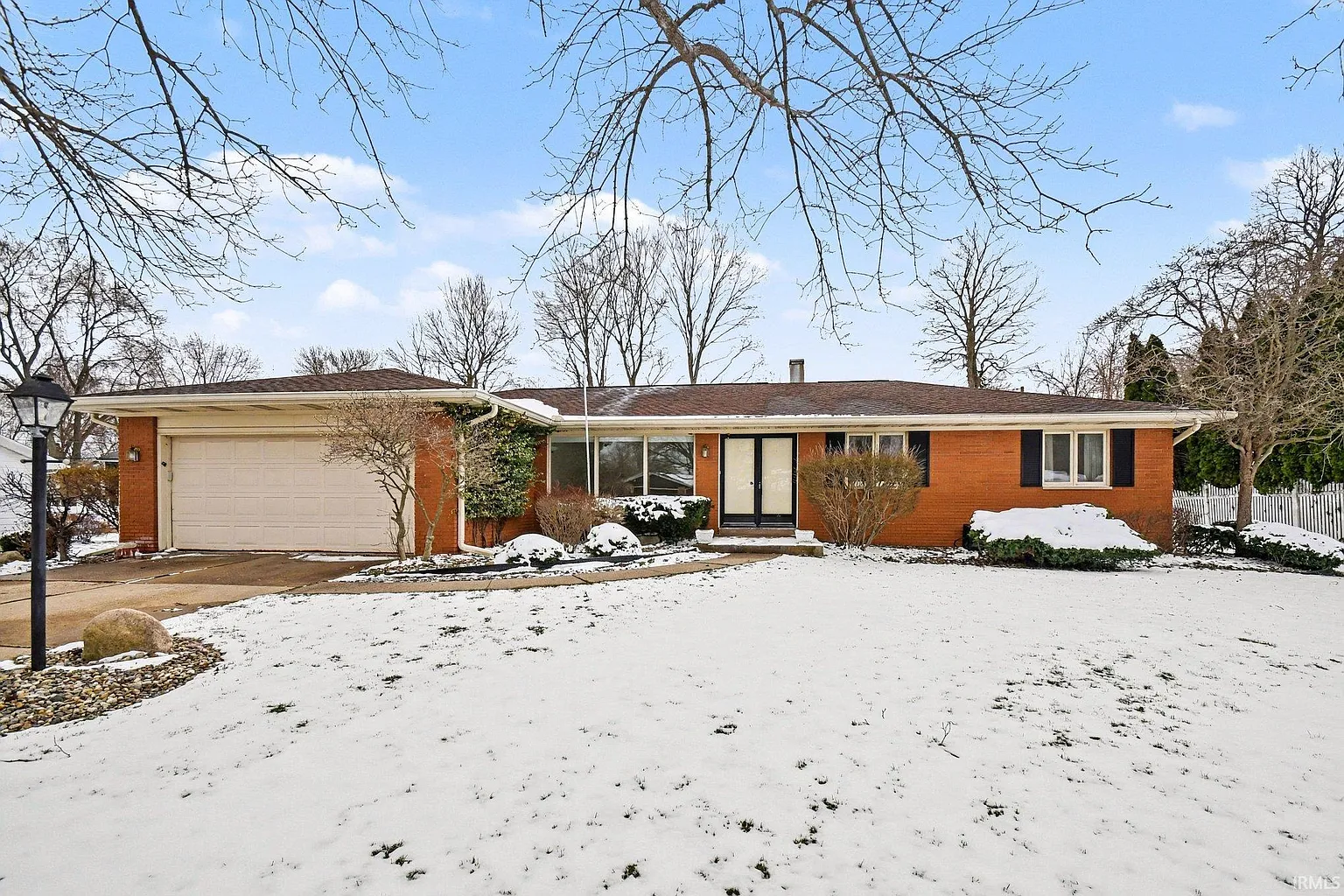 1372 Berkshire Dr photo 1
