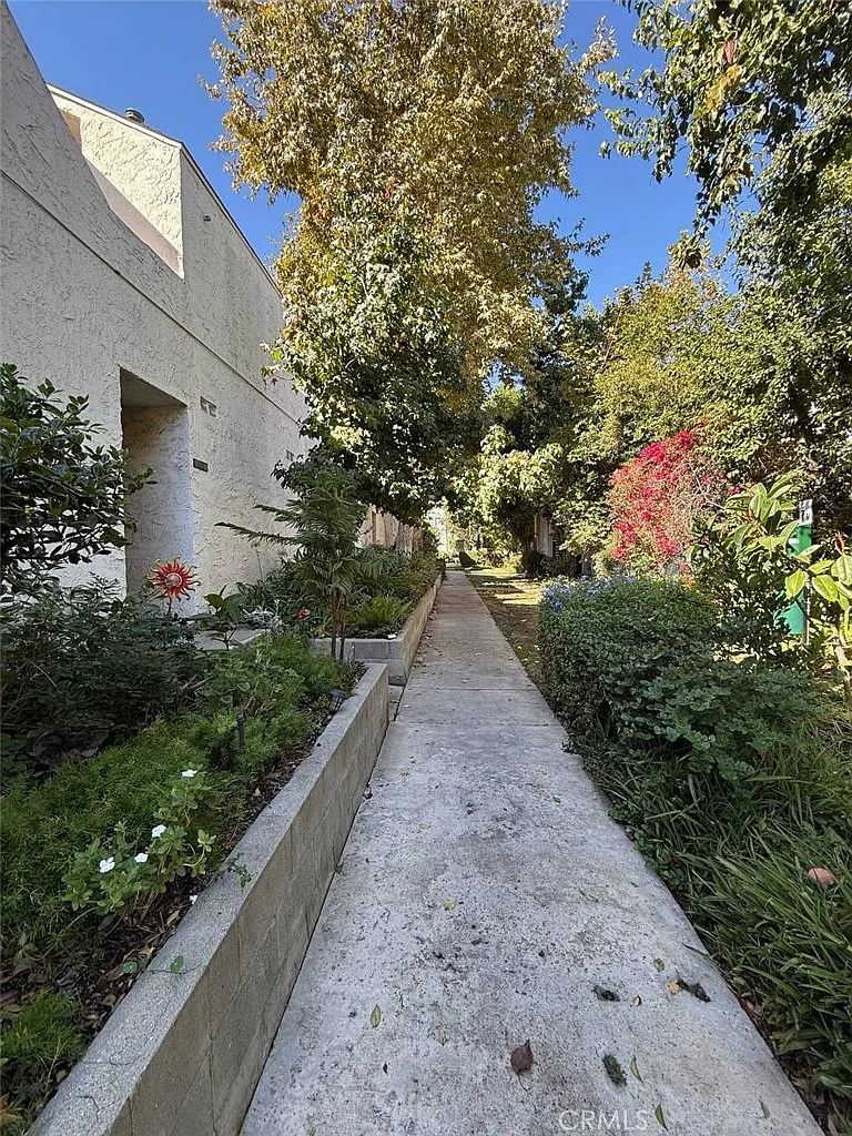 2 bed, 937 sqft, $2,800 — Photo 2