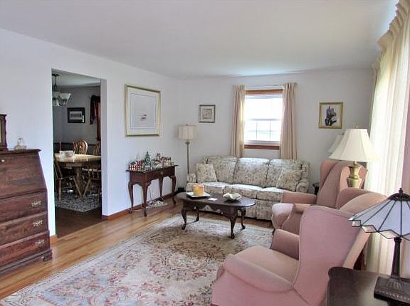 3rd image of 39 Holmes Ave