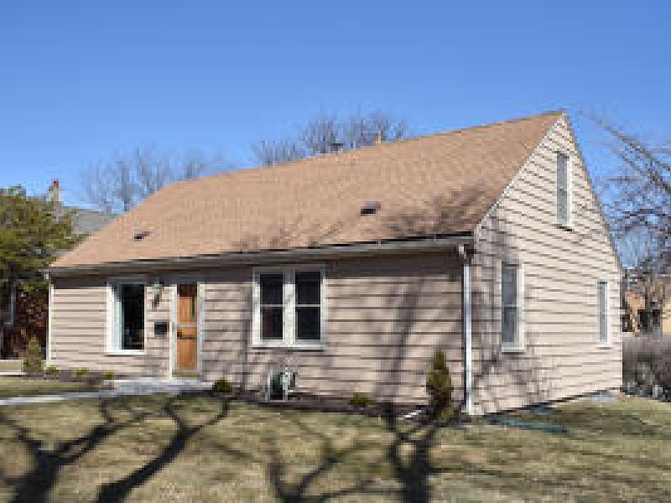 1st image of 3210 W Drury Ln