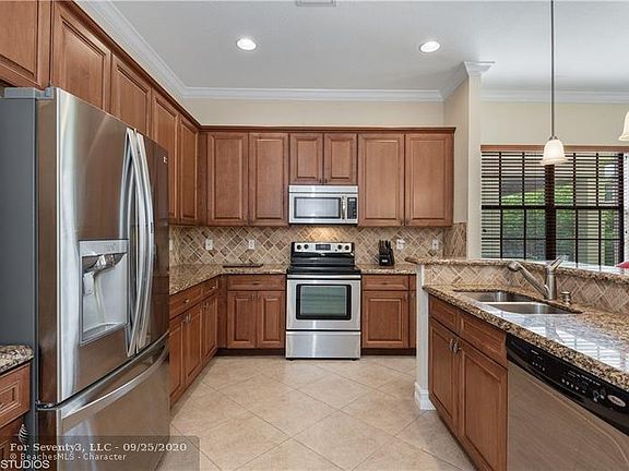 3rd image of 7521 NW 112th Ter