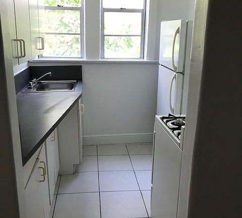4th image of 3433 Garden Ave