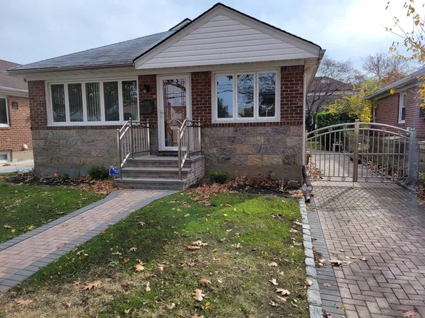 26208 80th Ave, Glen Oaks, NY 11004