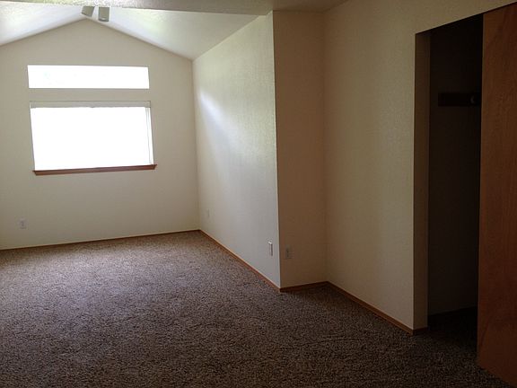 Bedroom_06112013