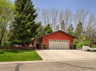 94 Country Club Dr, Bismarck, ND 58501