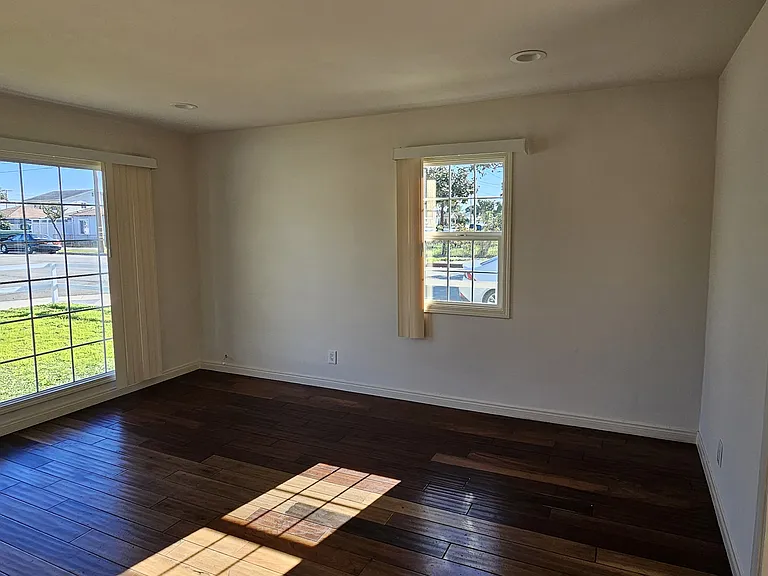 14829 Avis Ave — Photo 3