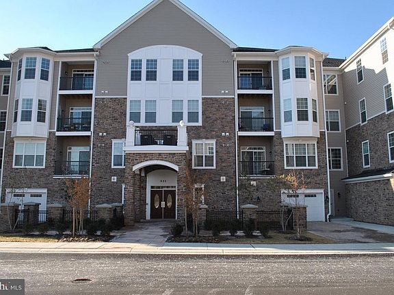 2nd image of 625 Quarry View Ct Unit 402