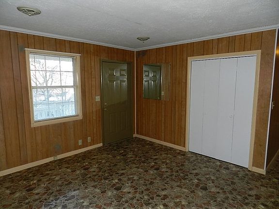 3rd image of 211 W Gore Ave