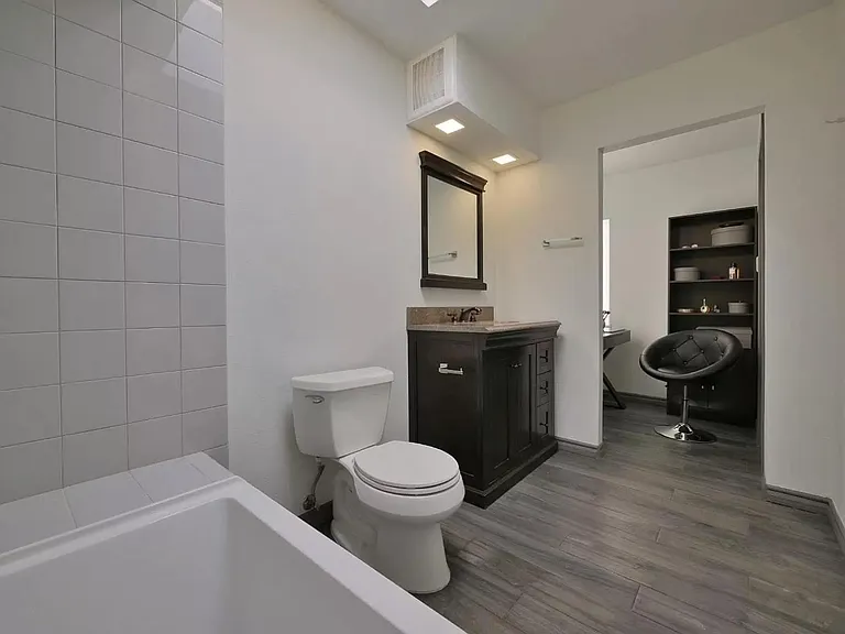 11 Montsalas Dr — Photo 17
