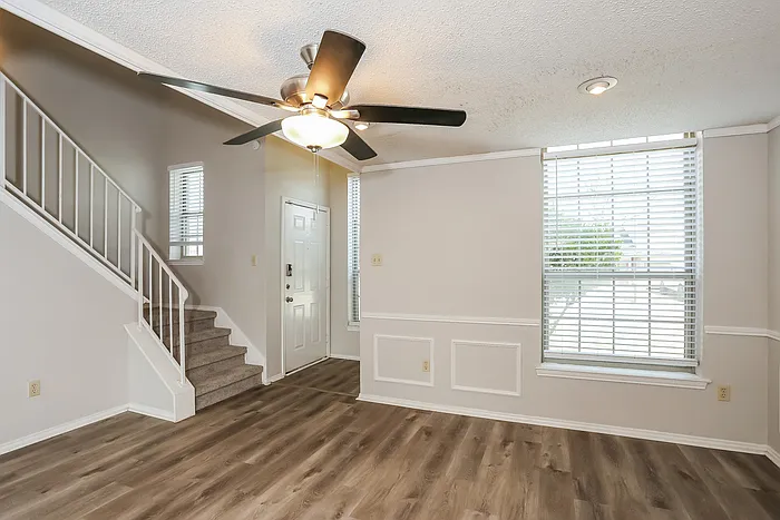 722 Nightingale Cir — Photo 6