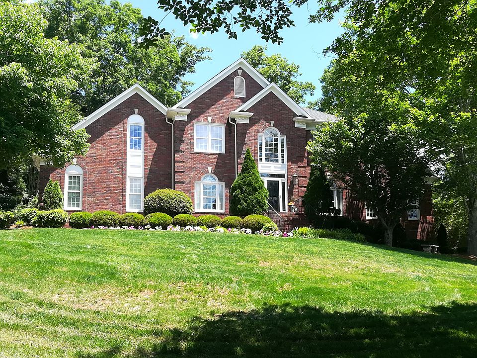 Sloping hill street view