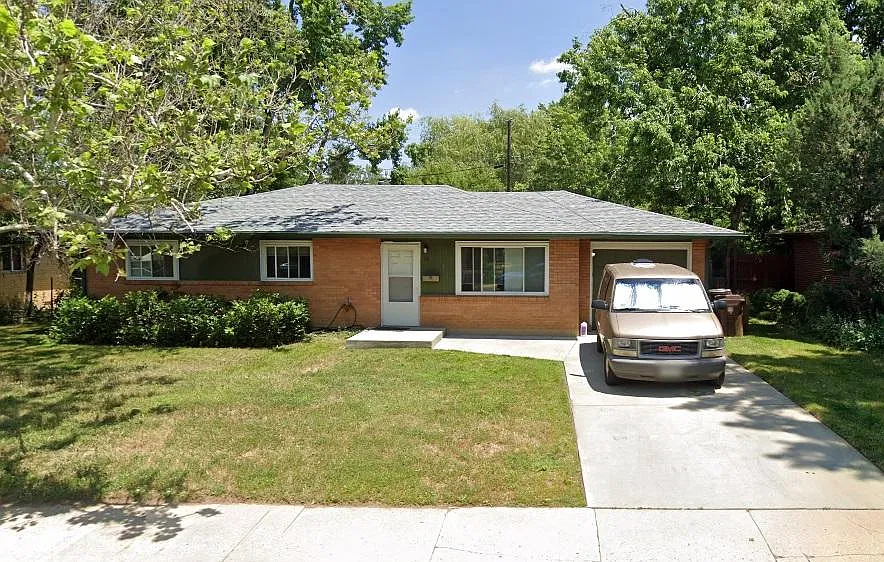 3 bed, 1040 sqft, $3,690 — Photo 1
