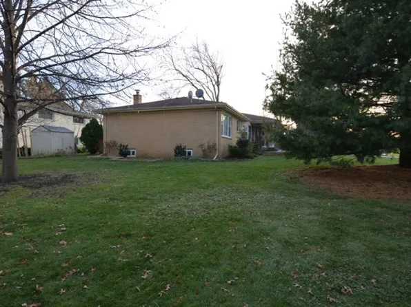 138 Lakewoods Ct, Bloomingdale, IL 60108