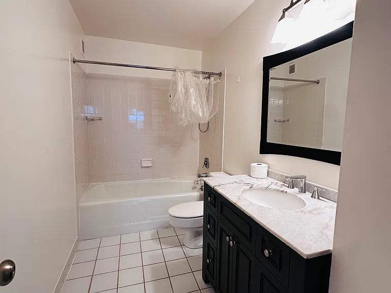 80 Bay Street Lndg #8F — Photo 17